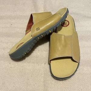 Women's Dunham Yellow Suede Leather Slides Sandals Sz 9 Vacation Summer‎